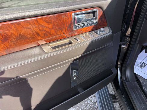 Used 2012 Lincoln Navigator 2WD image 22