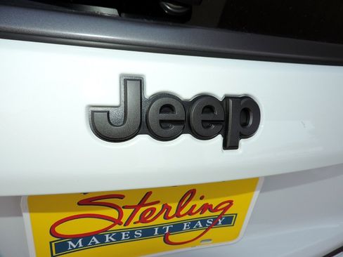 Used 2022 Jeep Compass Trailhawk w/ Trailhawk Convenience Group AWD/4WD image 16