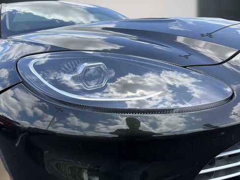 Used 2021 Aston Martin DBX AWD/4WD image 11