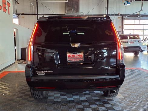 Used 2019 Cadillac Escalade Luxury w/ Escalade Sport Edition image 5