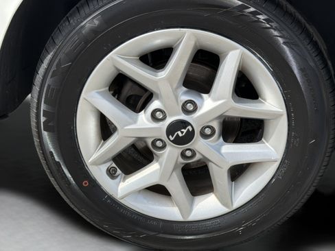 Used 2024 Kia Soul LX w/ Option Group 015 FWD image 28
