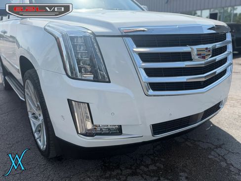Used 2019 Cadillac Escalade Luxury AWD/4WD image 10