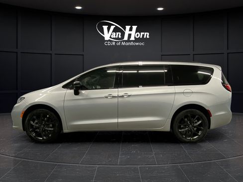 New 2026 Chrysler Pacifica Select w/ S Appearance Package AWD/4WD image 12