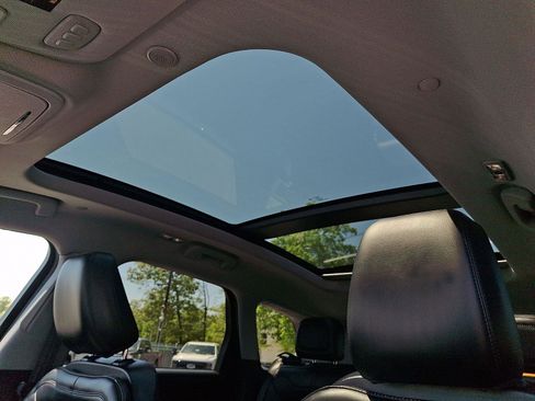 Used 2022 Lincoln Corsair AWD w/ Premium Package image 14