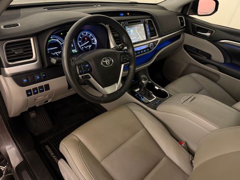 Used 2018 Toyota Highlander Limited Platinum AWD/4WD image 4