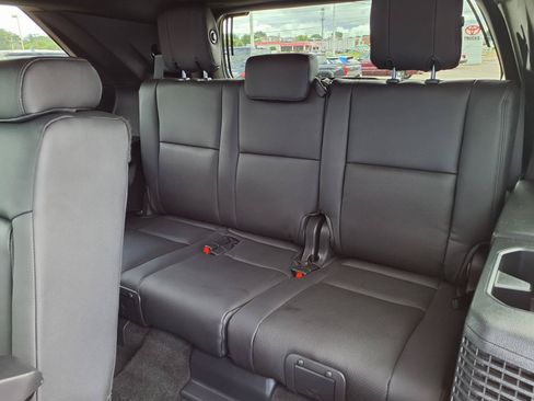 Used 2025 Toyota Sequoia SR5 AWD/4WD image 28