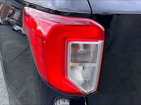 Used 2022 Ford Explorer XLT w/ Equipment Group 202A image 31