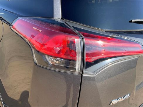 Used 2018 Toyota RAV4 XLE w/ Plus Extra Value Package AWD/4WD image 27