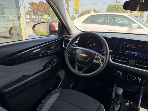 Used 2025 Chevrolet TrailBlazer LT FWD image 33