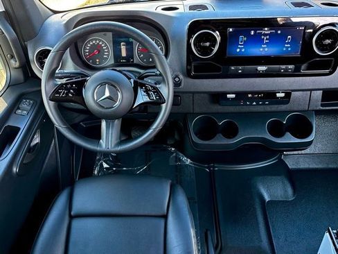 Used 2025 Mercedes-Benz Sprinter 2500 image 22