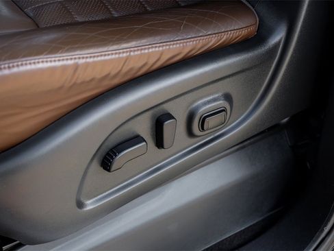 Used 2020 Nissan Titan Platinum Reserve w/ Moonroof Package image 34