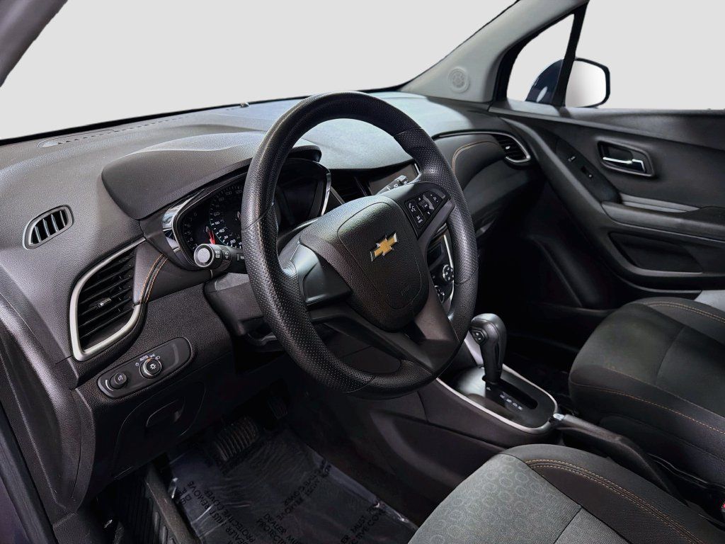 Used 2018 Chevrolet Trax LS FWD image 11