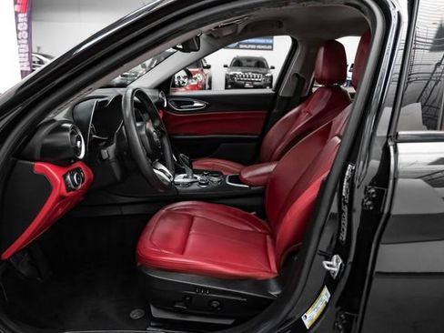Used 2020 Alfa Romeo Giulia w/ Nero Edizione RWD image 4