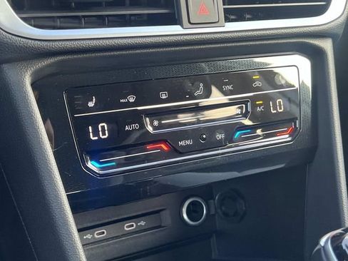 New 2026 Volkswagen Taos SE FWD image 21