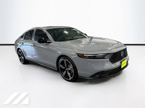 Used 2025 Honda Accord Sport image 3