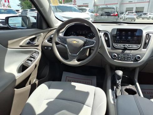 Used 2025 Chevrolet Malibu LT FWD image 11