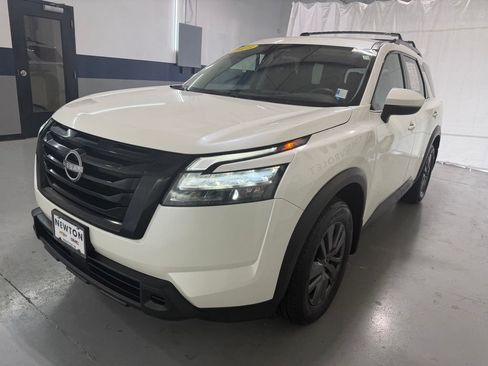 Used 2023 Nissan Pathfinder SV w/ Black Appearance Package AWD/4WD image 35