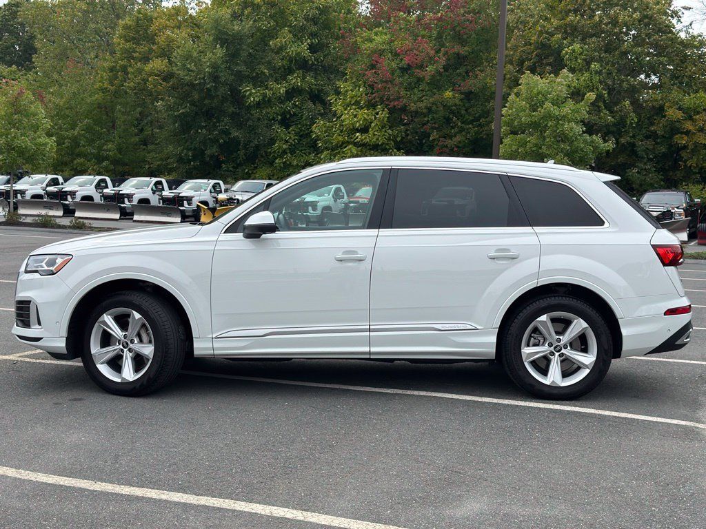 Used 2023 Audi Q7 2.0T Premium w/ Convenience Package AWD/4WD image 3