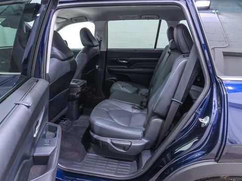 Used 2024 Toyota Grand Highlander AWD image 16