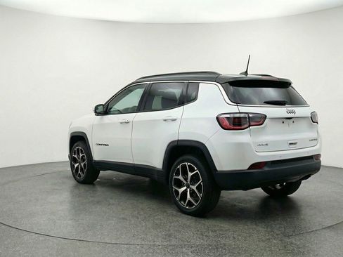 Used 2025 Jeep Compass Limited image 6