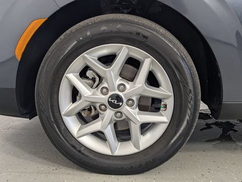Used 2023 Kia Soul LX w/ LX Technology Package FWD image 8