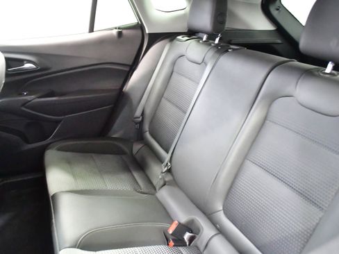 Used 2025 Chevrolet Trax LT w/ LT Convenience Package FWD image 10