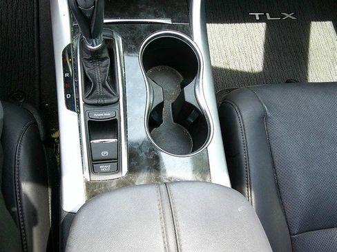 Used 2018 Acura TLX w/ Technology Package FWD image 16