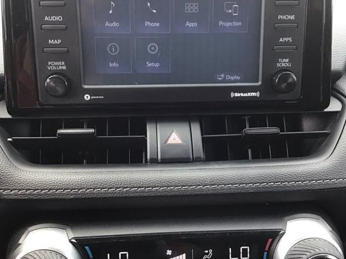 Used 2021 Toyota RAV4 LE AWD/4WD image 10