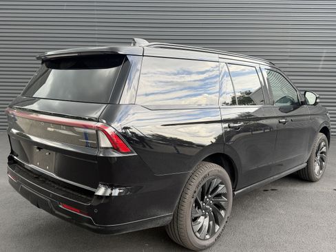 Used 2026 Lincoln Navigator Reserve w/ Jet Appearance Package AWD/4WD image 9