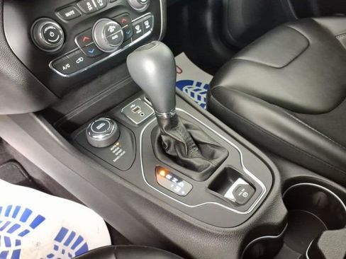 Used 2019 Jeep Cherokee Latitude Plus w/ Comfort/Convenience Group image 19