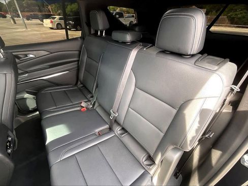 Used 2026 Chevrolet Traverse LT FWD image 19
