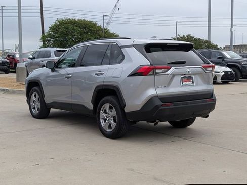 Used 2025 Toyota RAV4 XLE FWD image 9