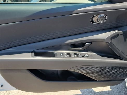 New 2025 Hyundai Elantra SEL image 14