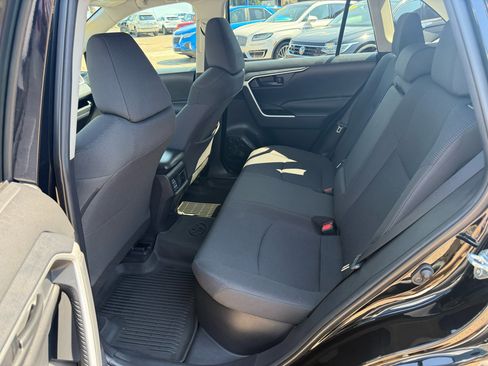 Used 2020 Toyota RAV4 LE image 14