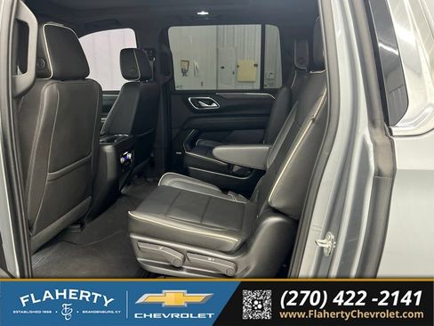 Used 2023 GMC Yukon XL SLT AWD/4WD image 11