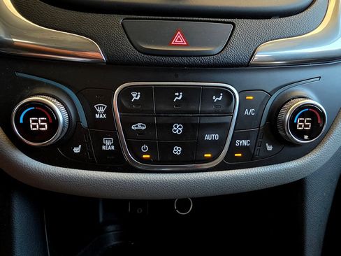 Used 2018 Chevrolet Equinox LT AWD/4WD image 37