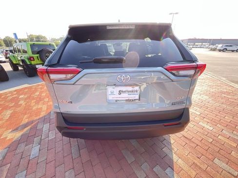 Used 2022 Toyota RAV4 XLE Premium FWD image 31