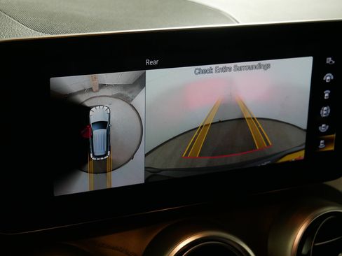 Used 2021 Mercedes-Benz GLC 300 4MATIC image 33