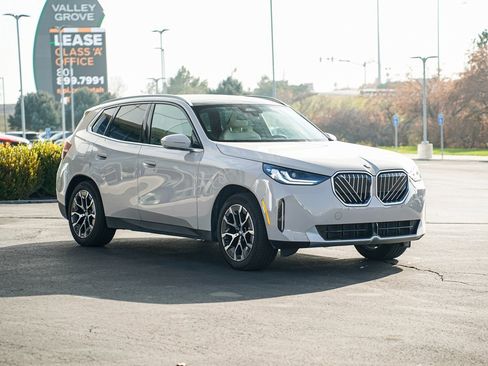 Used 2025 BMW X3 xDrive30i w/ Premium Package image 3