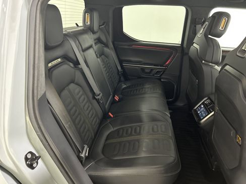 Used 2022 Rivian R1T Adventure image 22