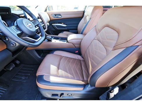 Used 2025 Nissan Pathfinder Platinum w/ Cargo Package image 12