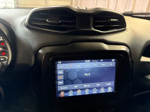 Used 2021 Jeep Renegade Latitude FWD image 26