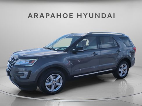 Used 2017 Ford Explorer XLT w/ Equipment Group 202A AWD/4WD image 1