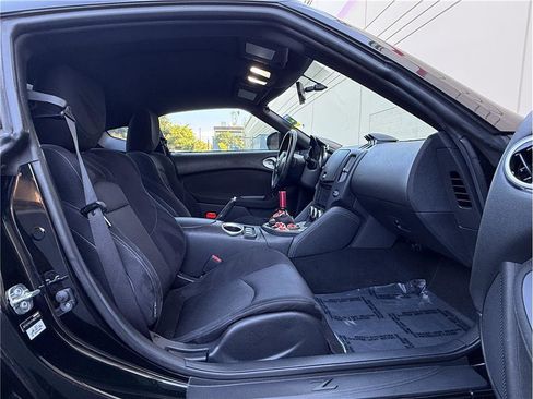 Used 2017 Nissan 370Z Coupe image 11
