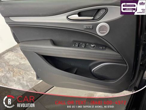 Used 2022 Alfa Romeo Stelvio Veloce image 33