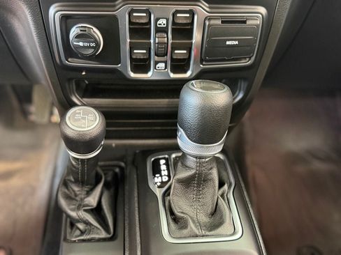 Used 2023 Jeep Wrangler Unlimited w/ Cold Weather Group AWD/4WD image 33