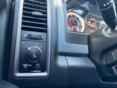 Used 2017 RAM 1500 Express AWD/4WD image 19