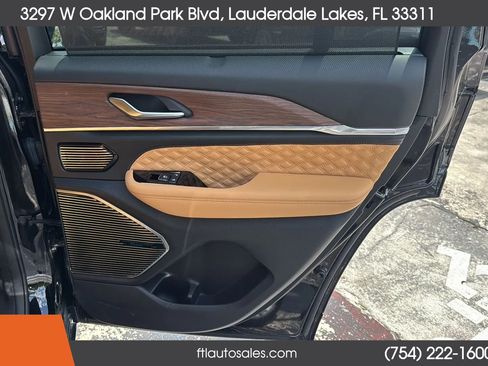 Used 2022 Jeep Grand Cherokee Summit w/ Luxury Tech Group V AWD/4WD image 45