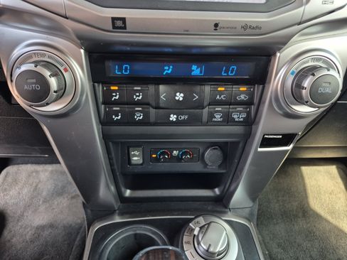 Used 2015 Toyota 4Runner Limited AWD/4WD image 31