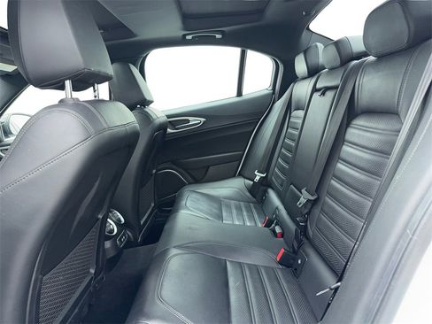 Used 2023 Alfa Romeo Giulia Veloce image 24